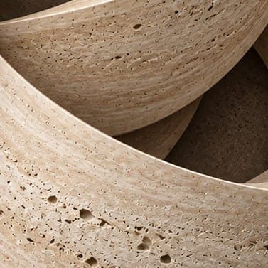 Detail: knoop in travertin